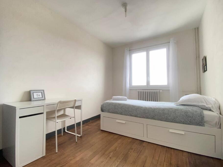 Joli T4 Avec Balcon, Place De Parking - Oradou Appartement *